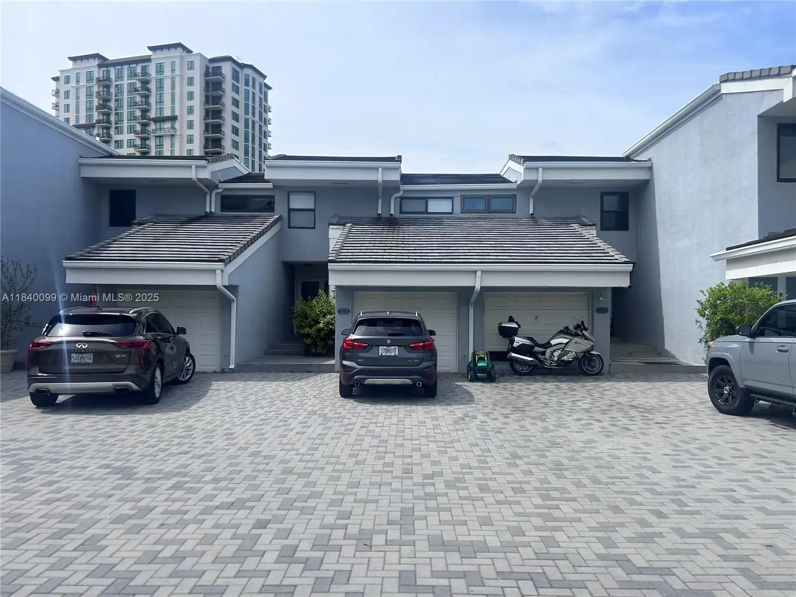 324 Poinciana Dr # 906, Sunny Isles Beach FL 33160