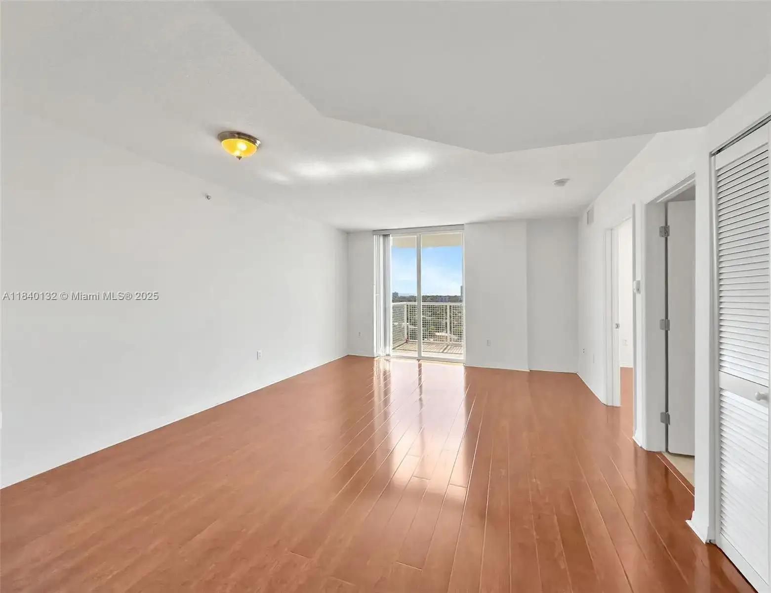 900 SW 8th St # 1510, Miami FL 33130 photo 3