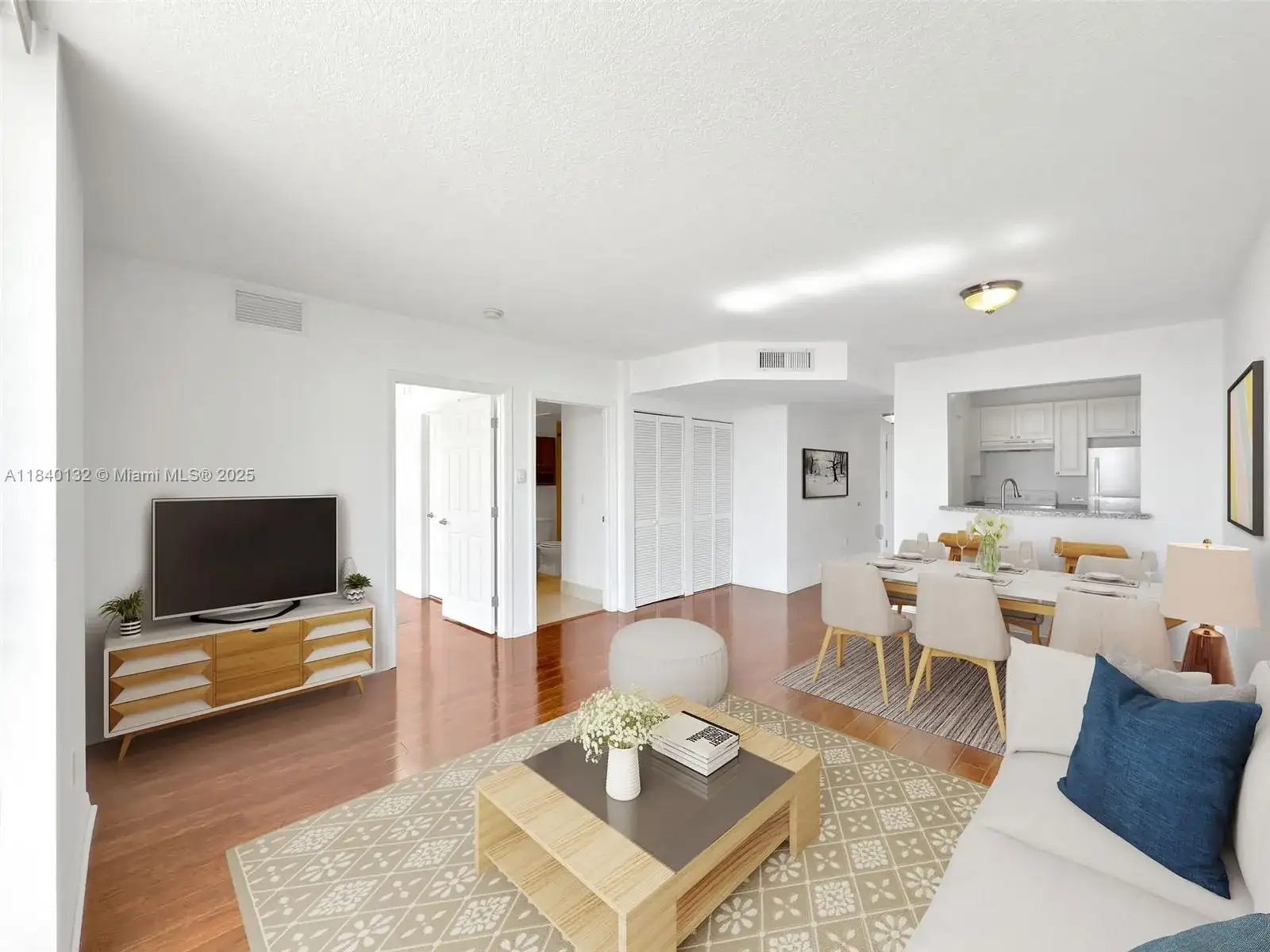 900 SW 8th St # 1510, Miami FL 33130 photo 4