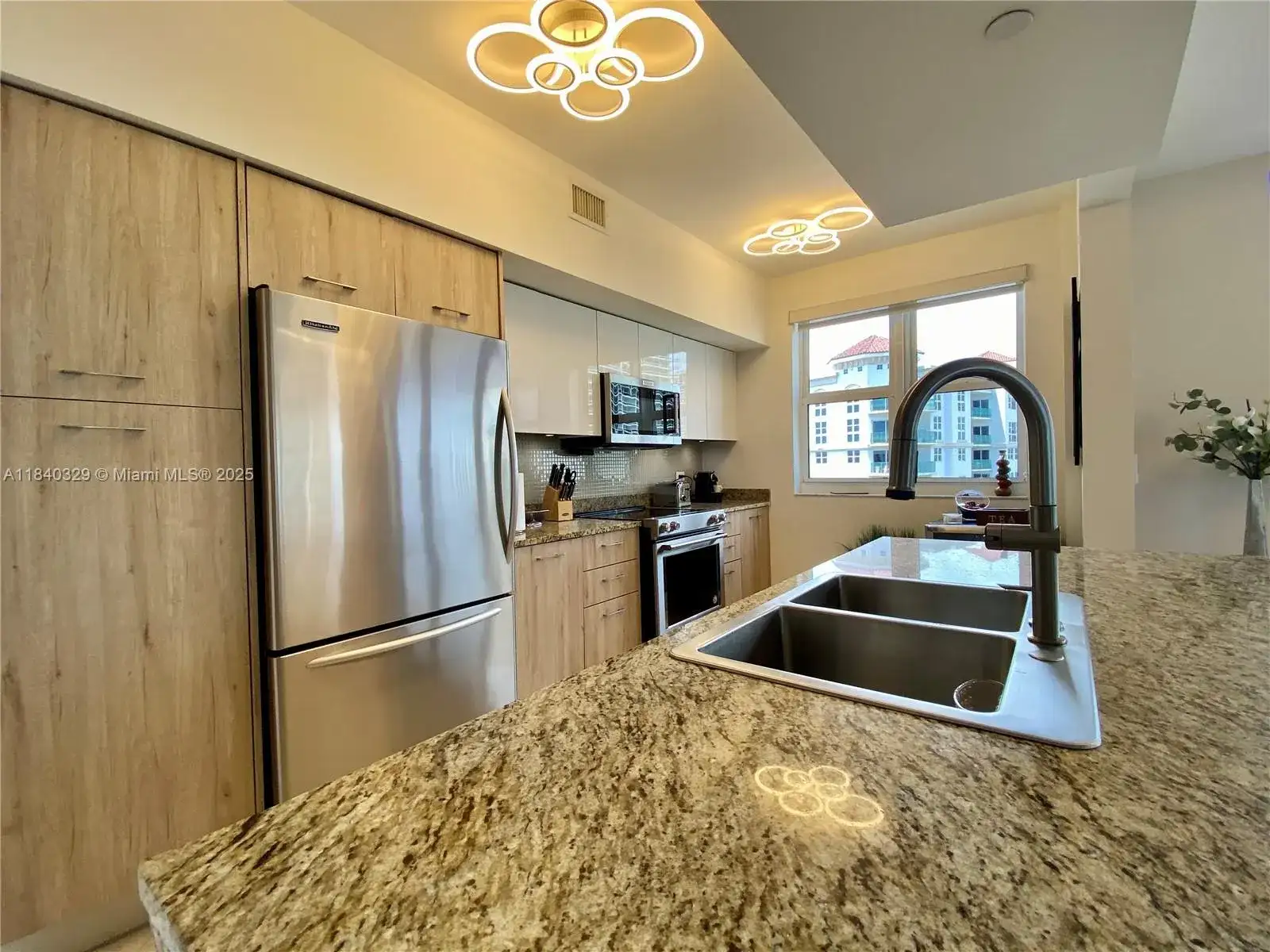 19900 E Country Club Dr # 1220, Aventura FL 33180 photo 5
