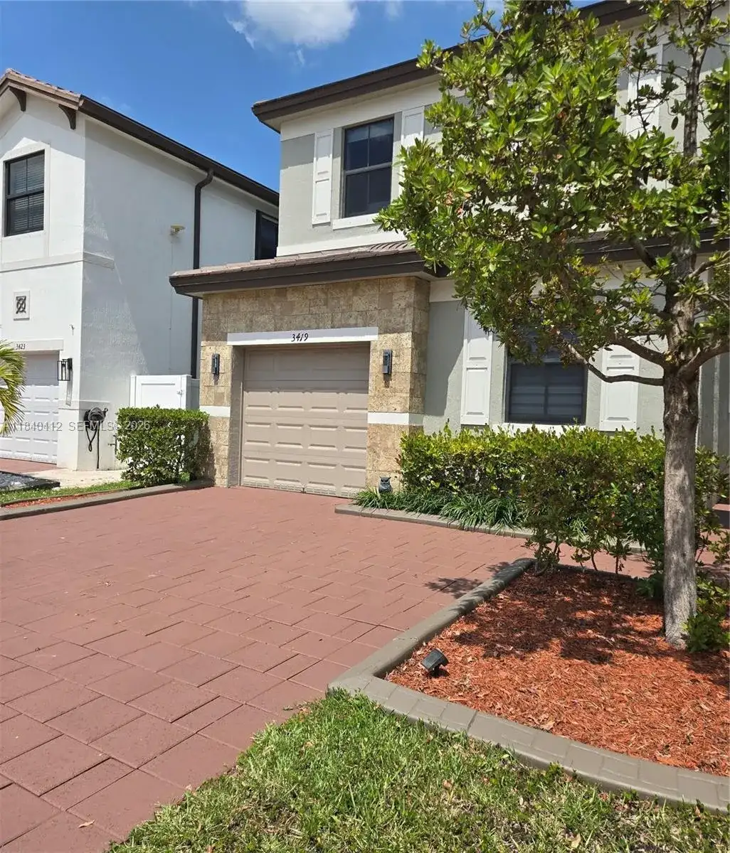 3419 W 109th Pl, Hialeah FL 33018 photo 3