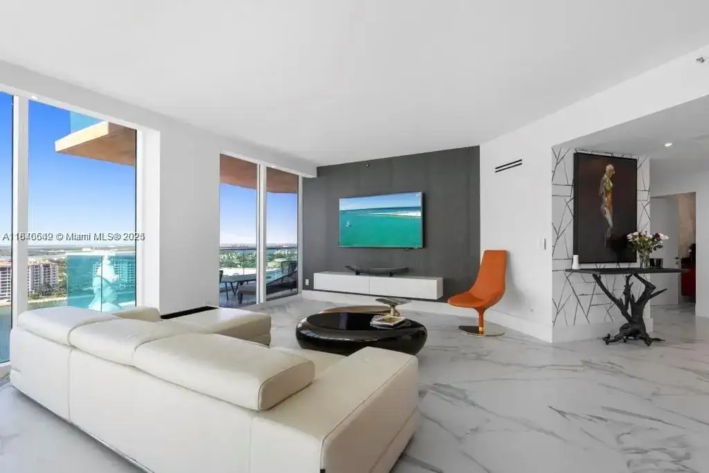 300 S Pointe Dr # 2201, Miami Beach FL 33139 photo 4