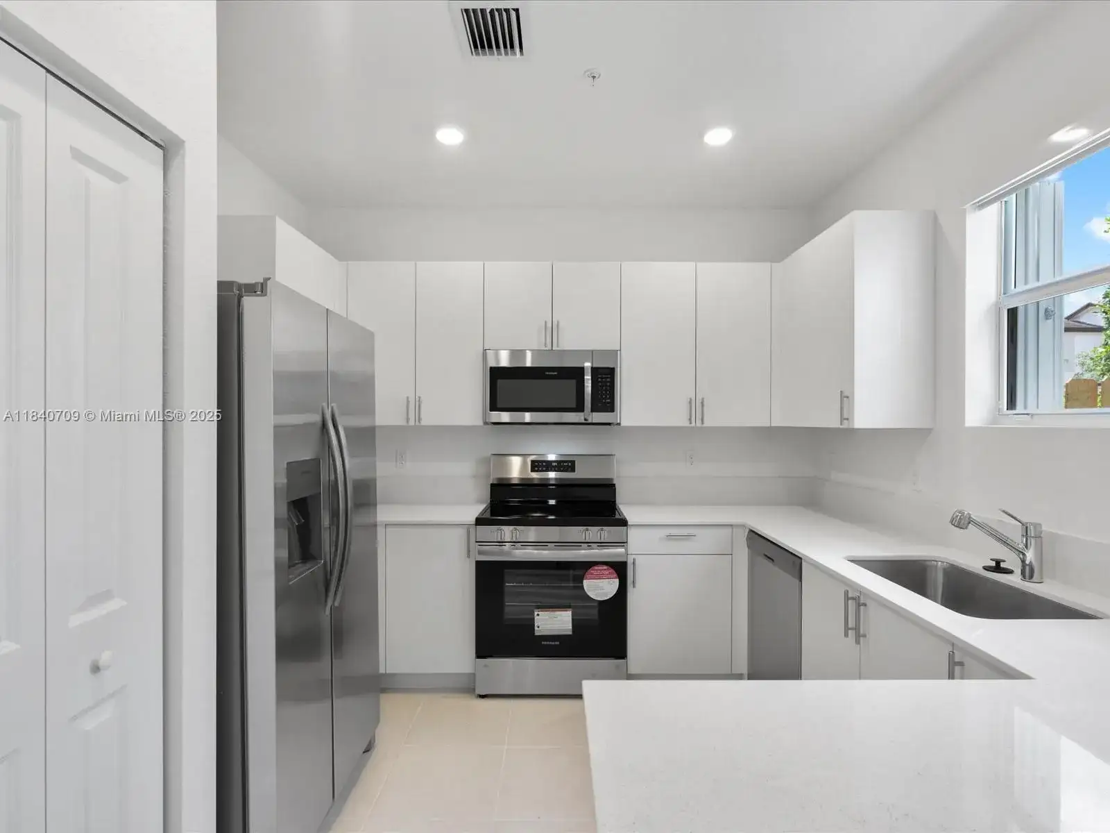 106 SW 184th Pl, Pembroke Pines FL 33029 photo 5