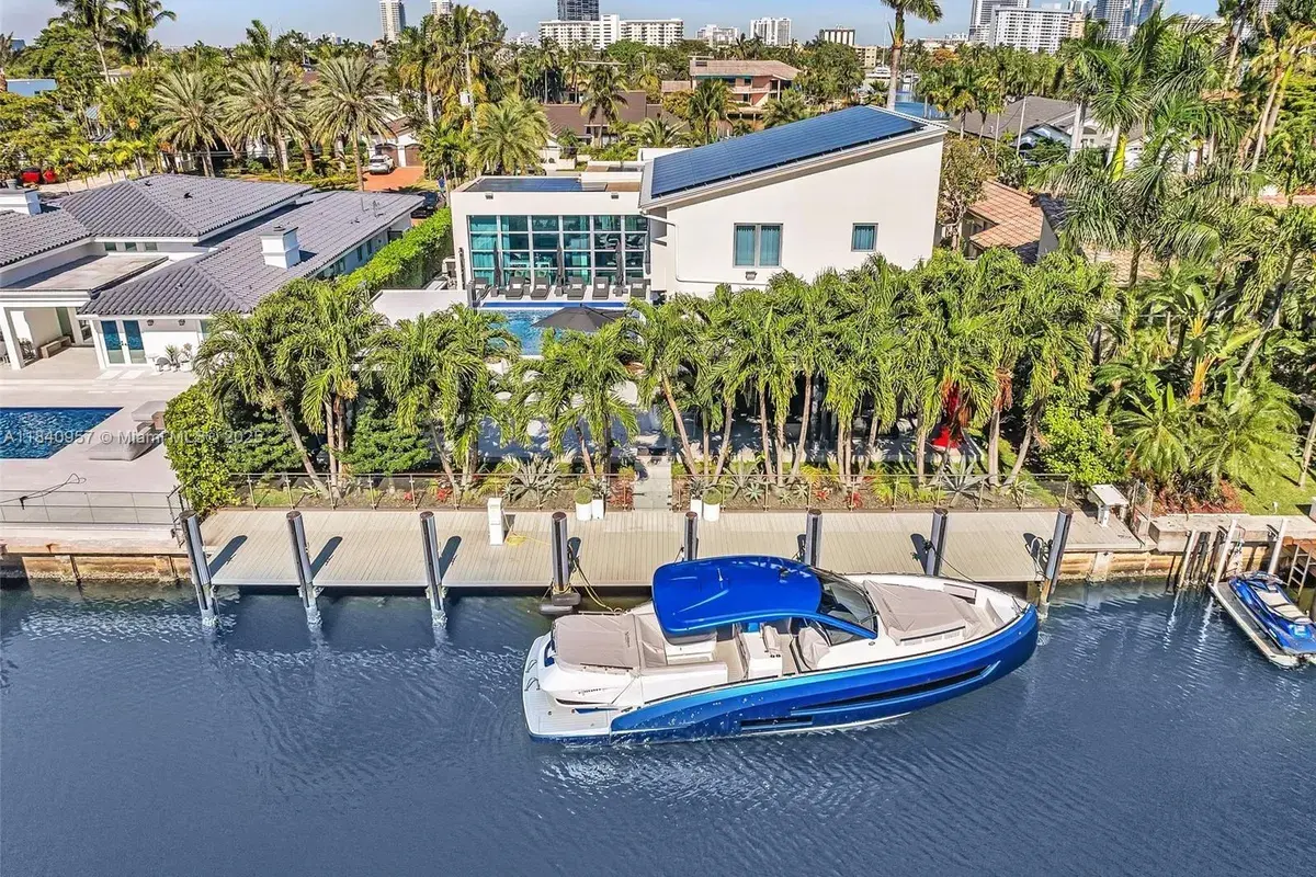 307 Holiday Dr, Hallandale Beach FL 33009