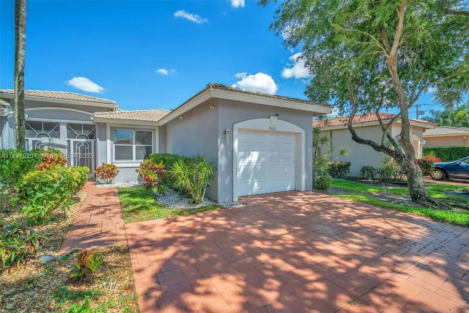 9567 N Crescent View Dr N, Boynton Beach FL 33437 photo 2