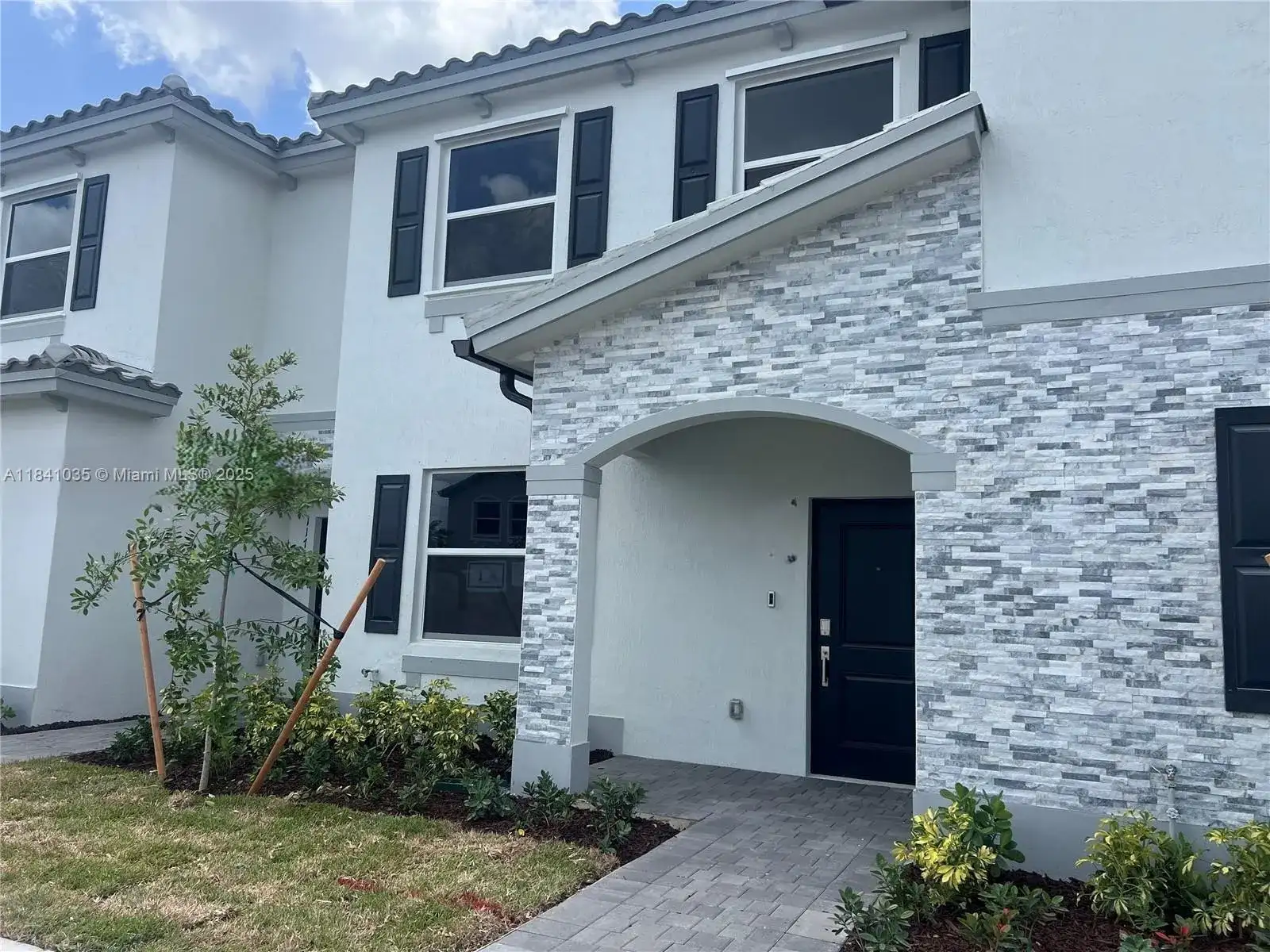 145 SE 11 AVE, Homestead FL 33034 photo 2