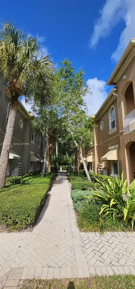 4851 Bonsai Cir # 215, Palm Beach Gardens FL 33418