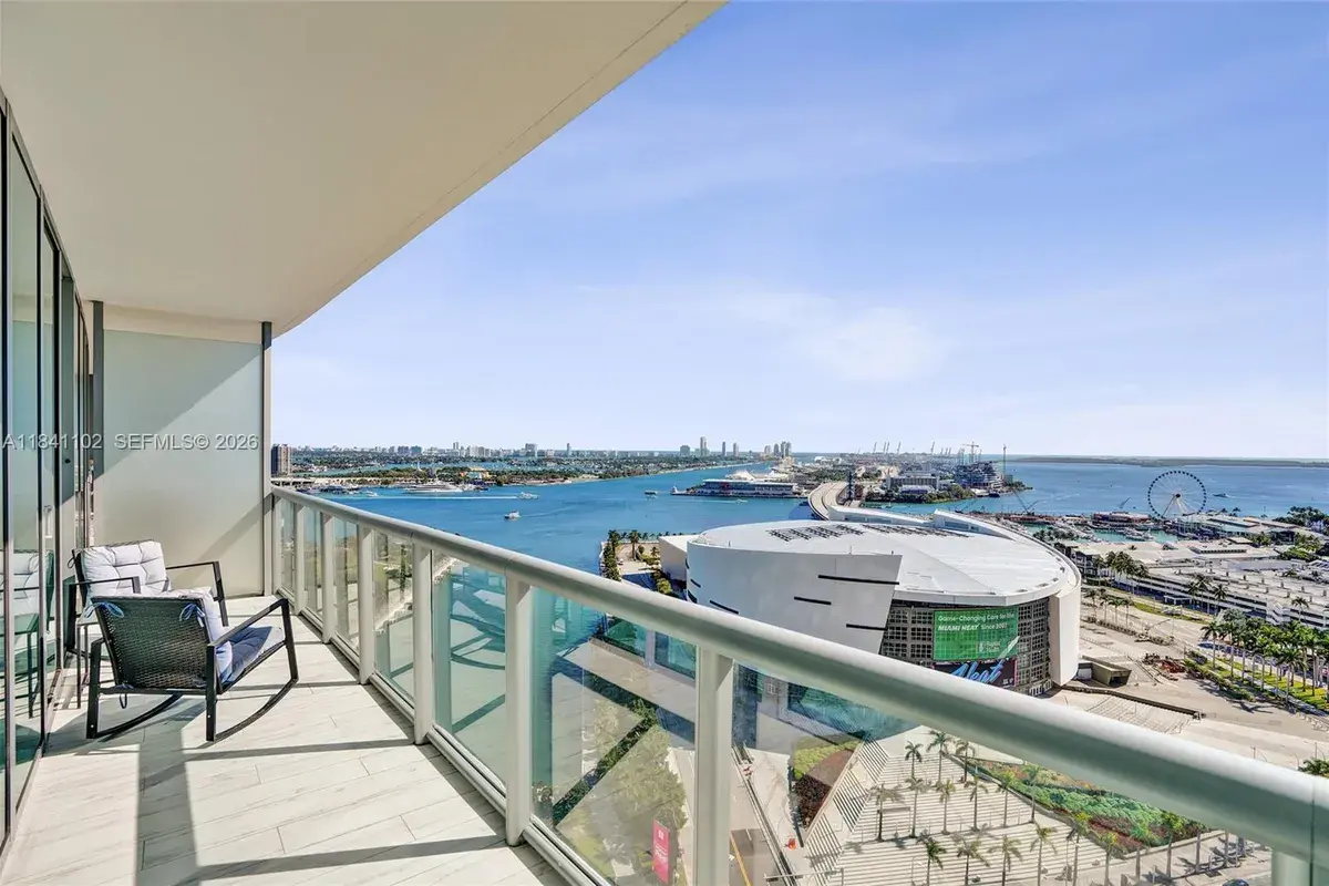 888 Biscayne Blvd # 2404, Miami FL 33132