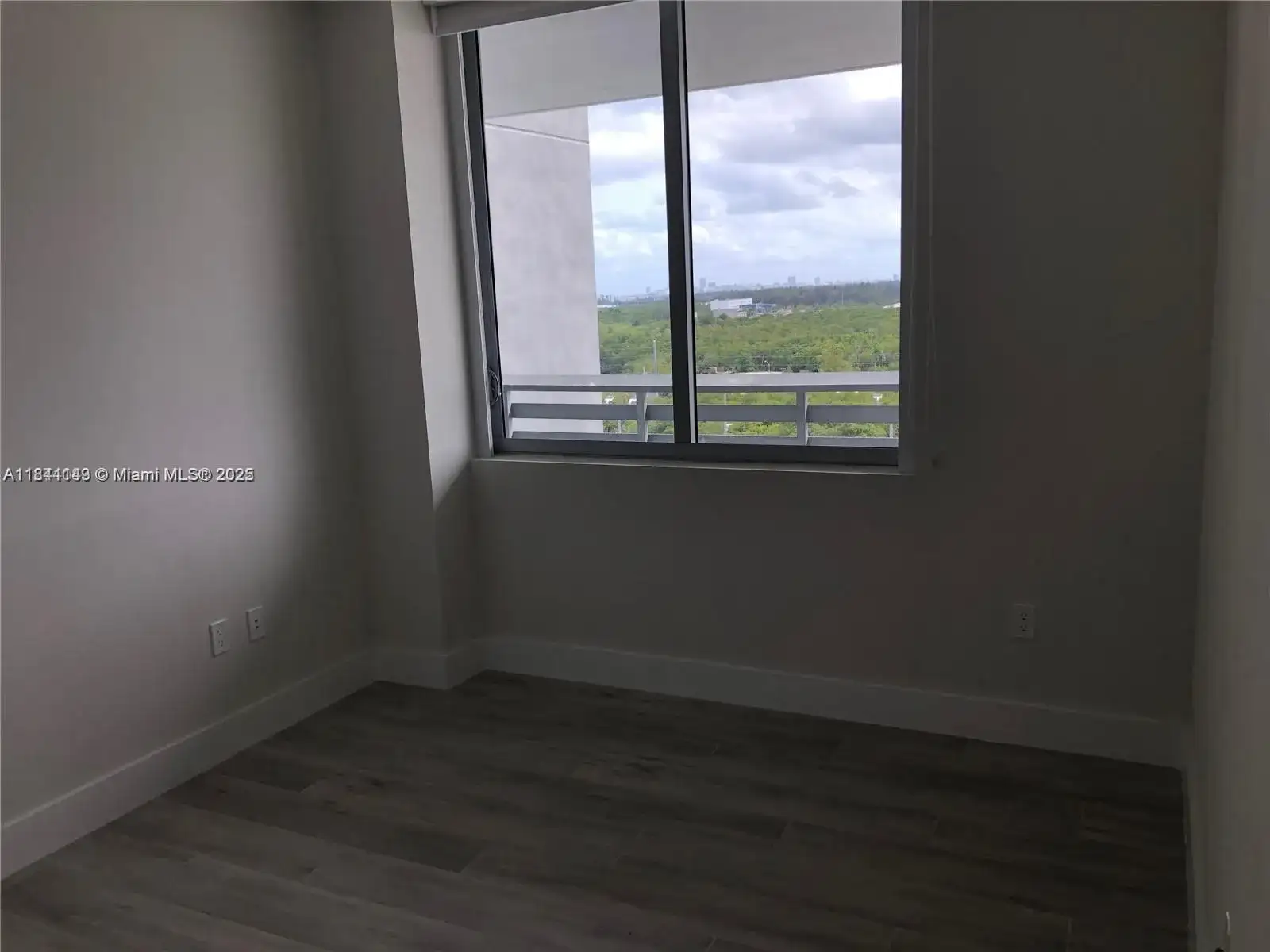 16385 Biscayne Blvd # 1205, North Miami Beach FL 33160 photo 3