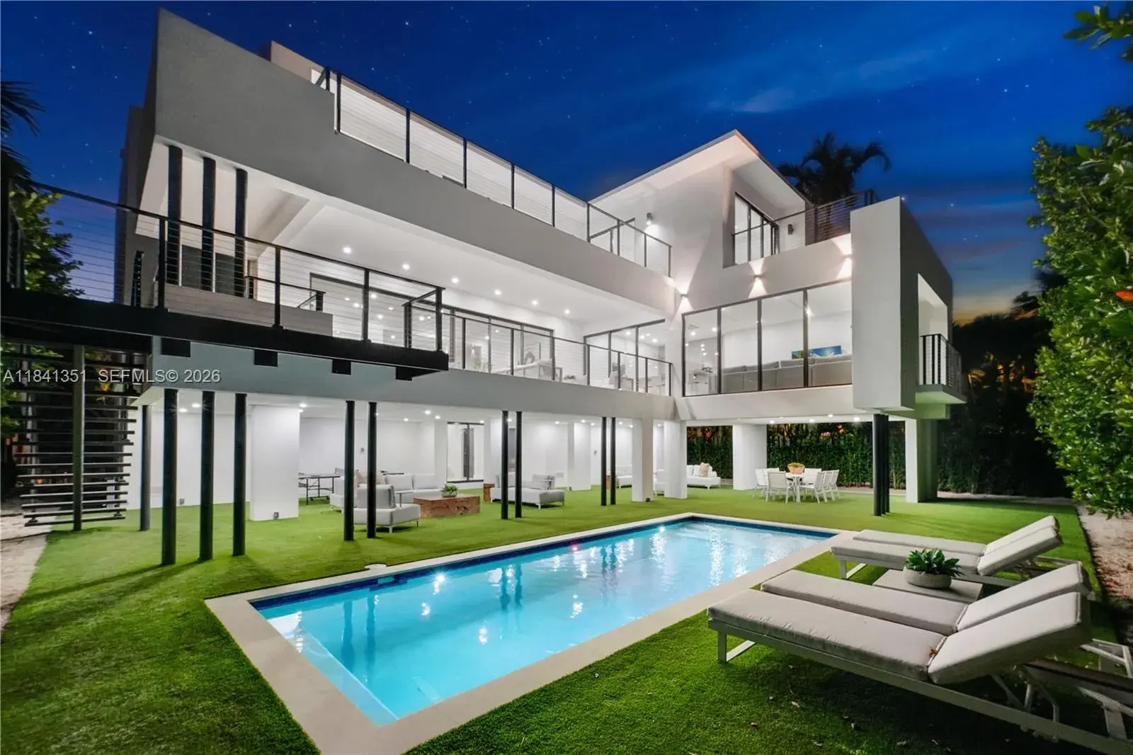 285 Woodcrest Rd, Key Biscayne FL 33149