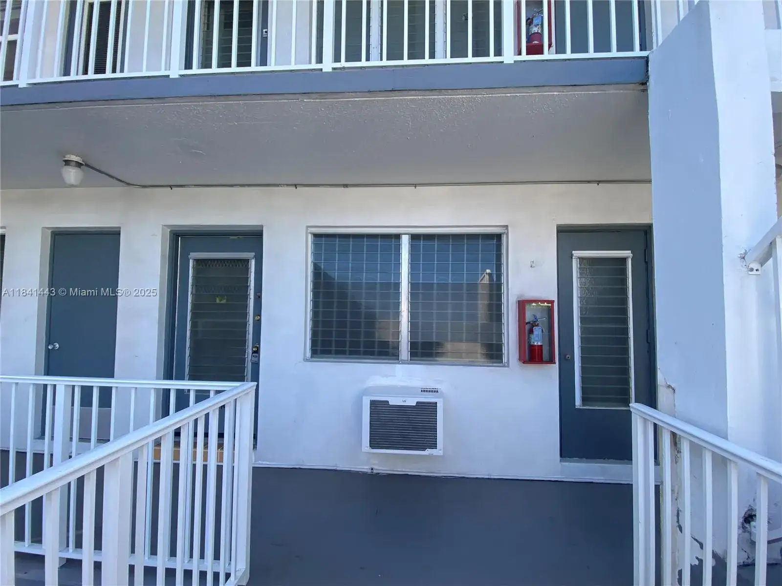 15600 NE 6th Ave # 29A, Miami FL 33162 photo 2
