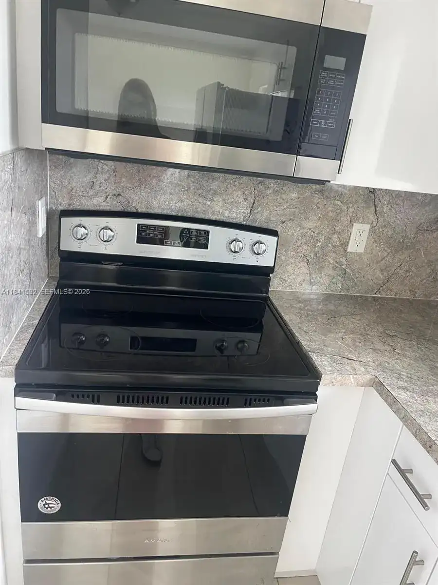 2121-2125 NW 72nd st, Miami FL 33147 photo 5