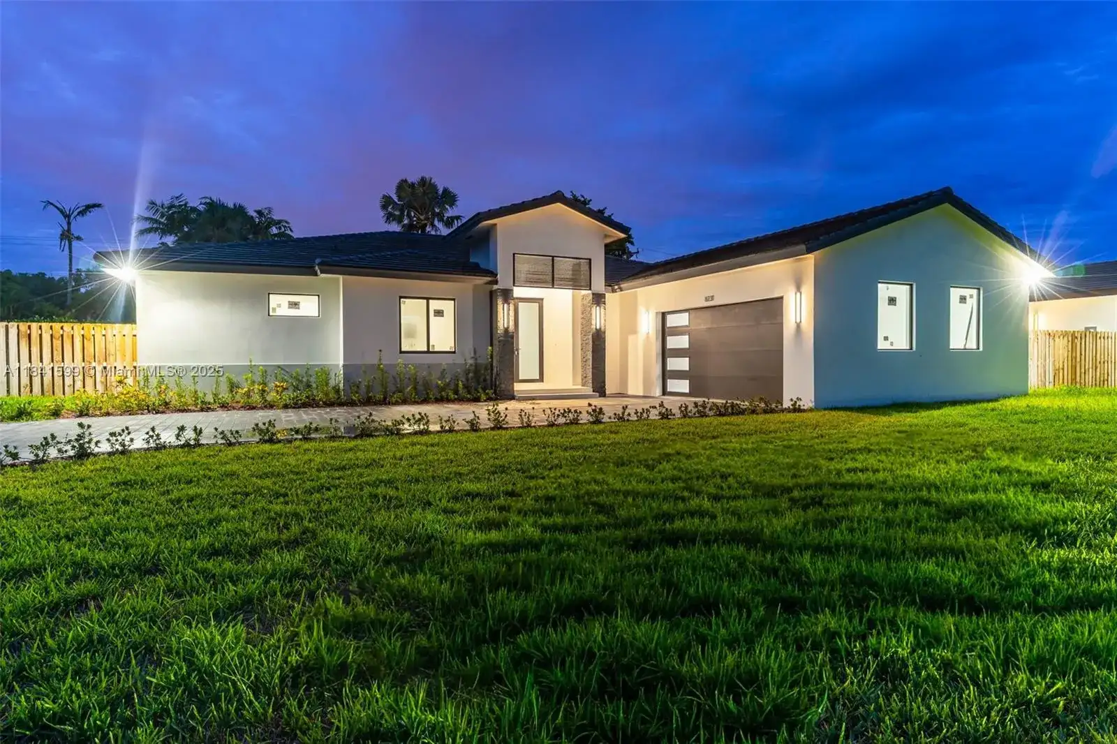 8231 SW 193rd Ter, Cutler Bay FL 33157 photo 2