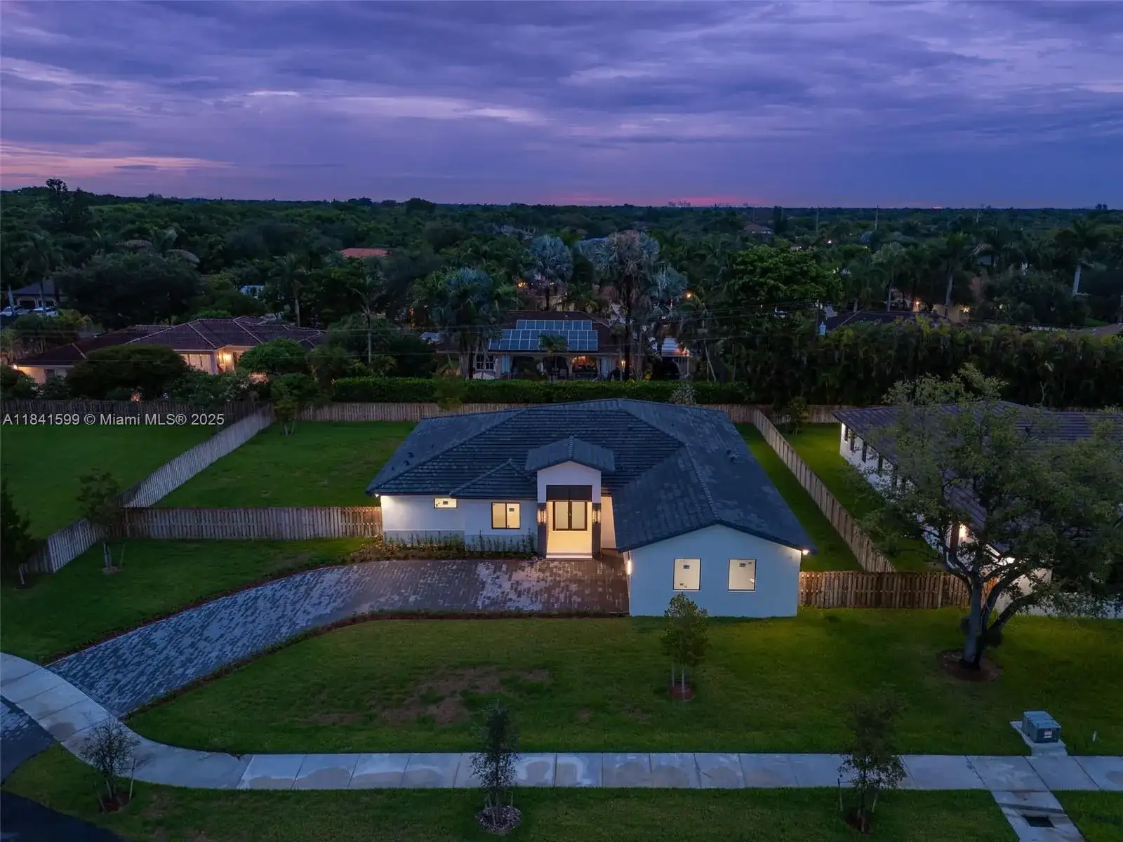 8231 SW 193rd Ter, Cutler Bay FL 33157 photo 3