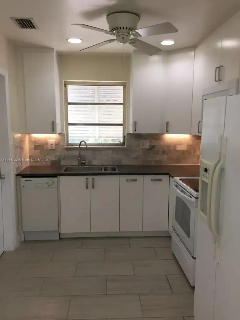 9925 SW 84 St, Miami FL 33173 photo 4