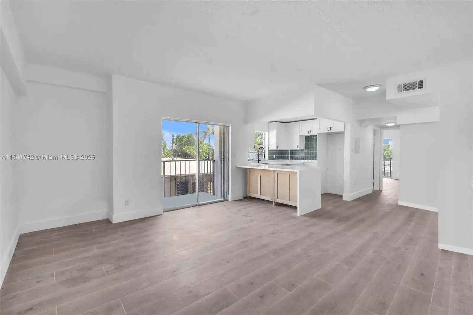 1960 Marseille Dr # 304, Miami Beach FL 33141 photo 2