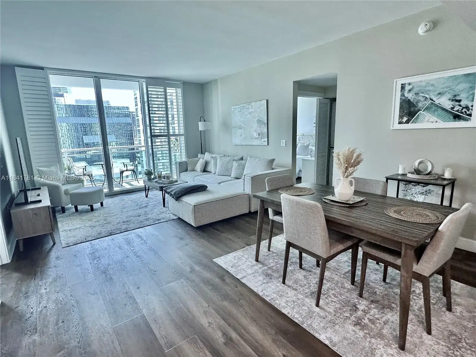 950 Brickell Bay Dr # 1905, Miami FL 33131 photo 2