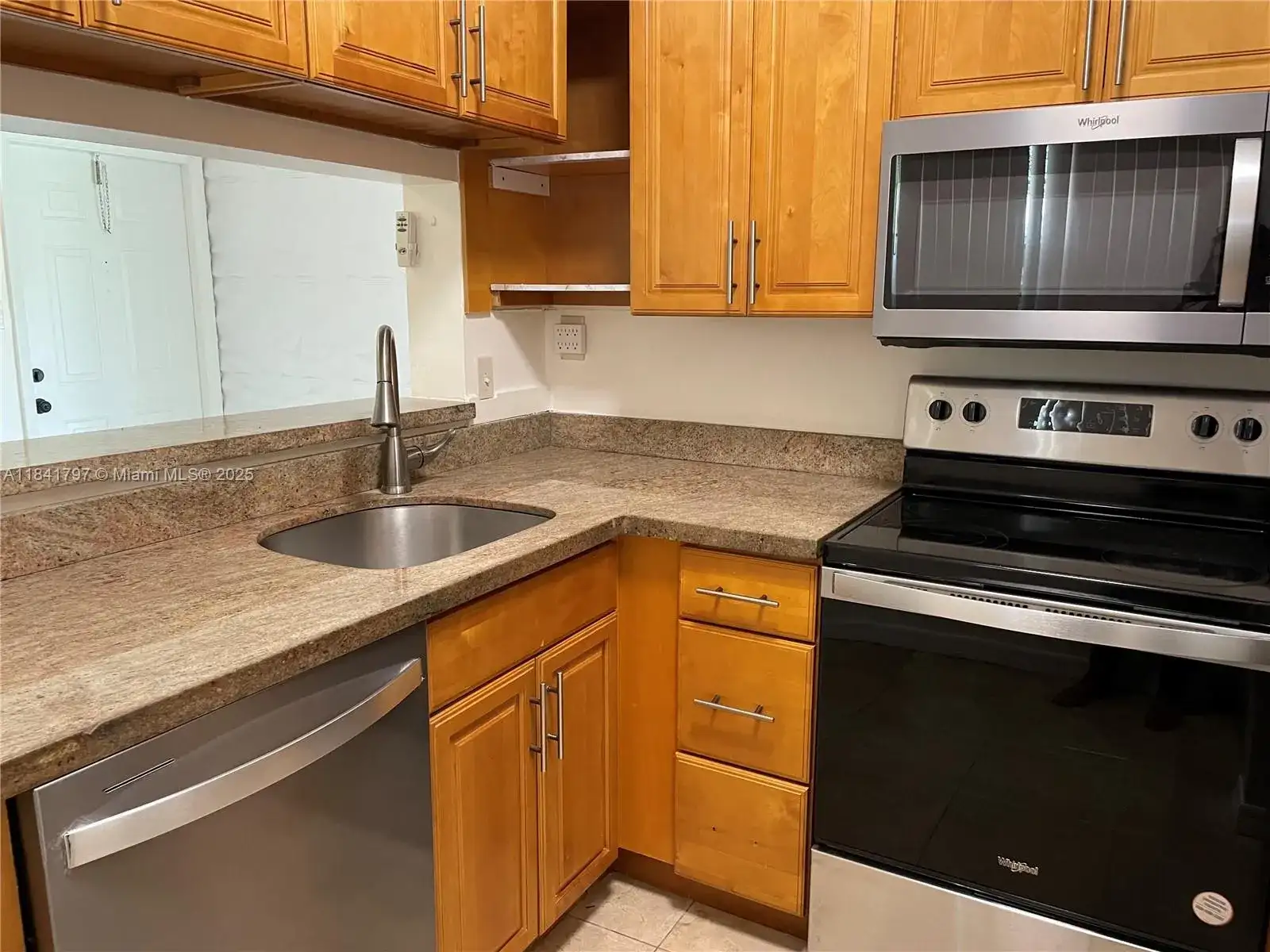 661 Cypress Lake Blvd # J20, Deerfield Beach FL 33064 photo 2
