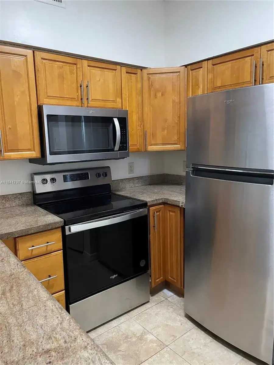 661 Cypress Lake Blvd # J20, Deerfield Beach FL 33064 photo 3