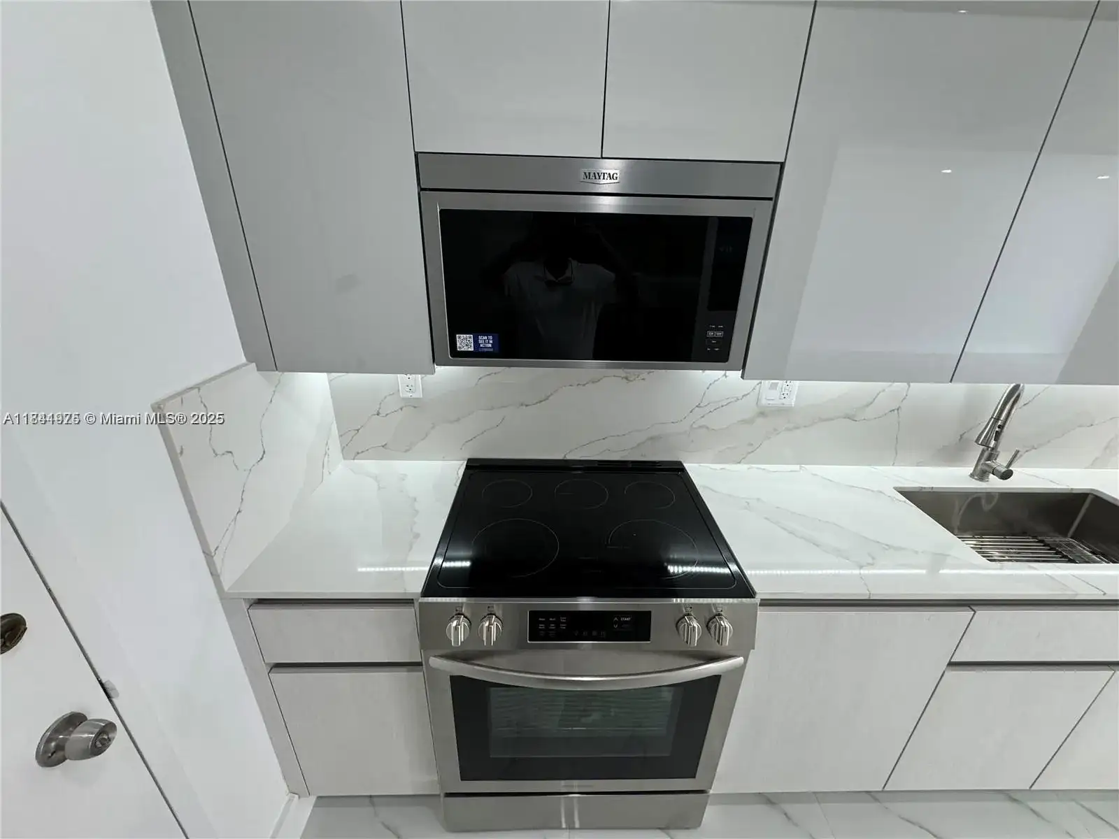 18031 Biscayne Blvd # 502, Aventura FL 33160 photo 2