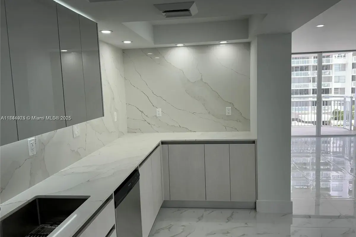 18031 Biscayne Blvd # 502, Aventura FL 33160