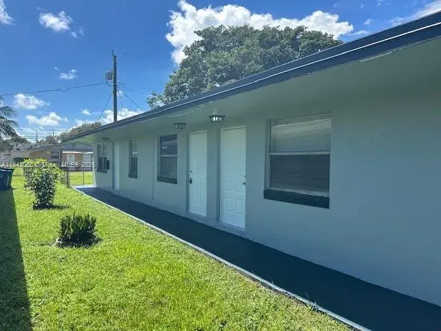 851 SW 9th St # 2, Hallandale Beach FL 33009