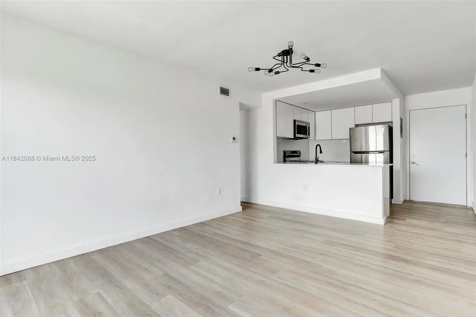 620 SW 10th St # 302, Miami FL 33130 photo 4
