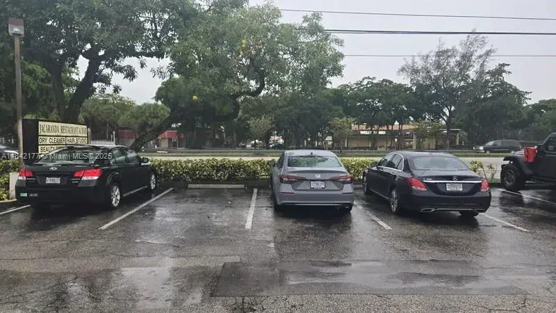 8275 W Broward Blvd, Plantation FL 33324