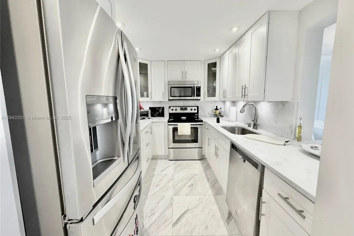 1400 Sheridan St # 23J, Hollywood FL 33020