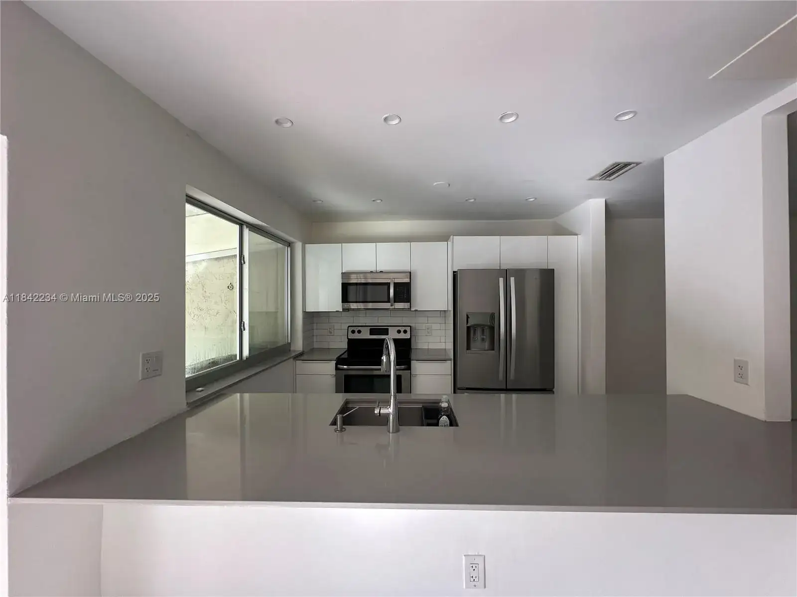 6910 Holly Rd, Miami Lakes FL 33014 photo 3