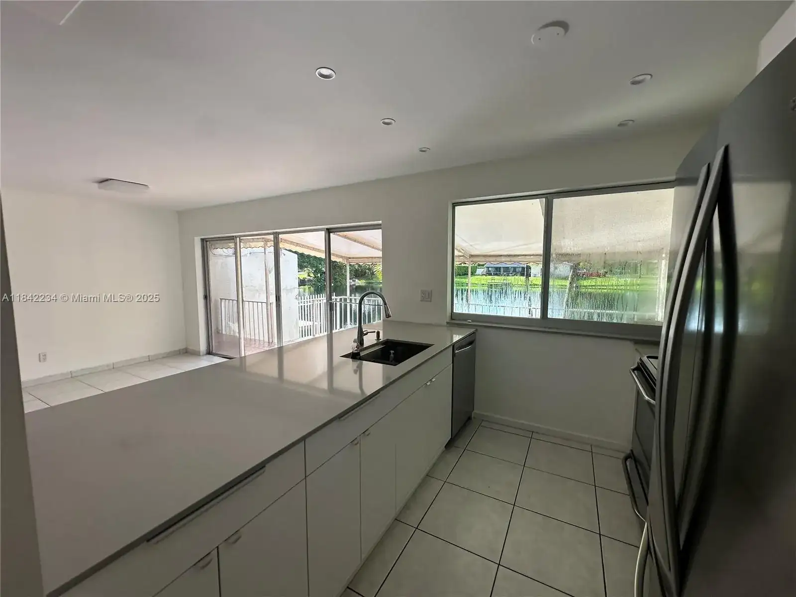6910 Holly Rd, Miami Lakes FL 33014 photo 4