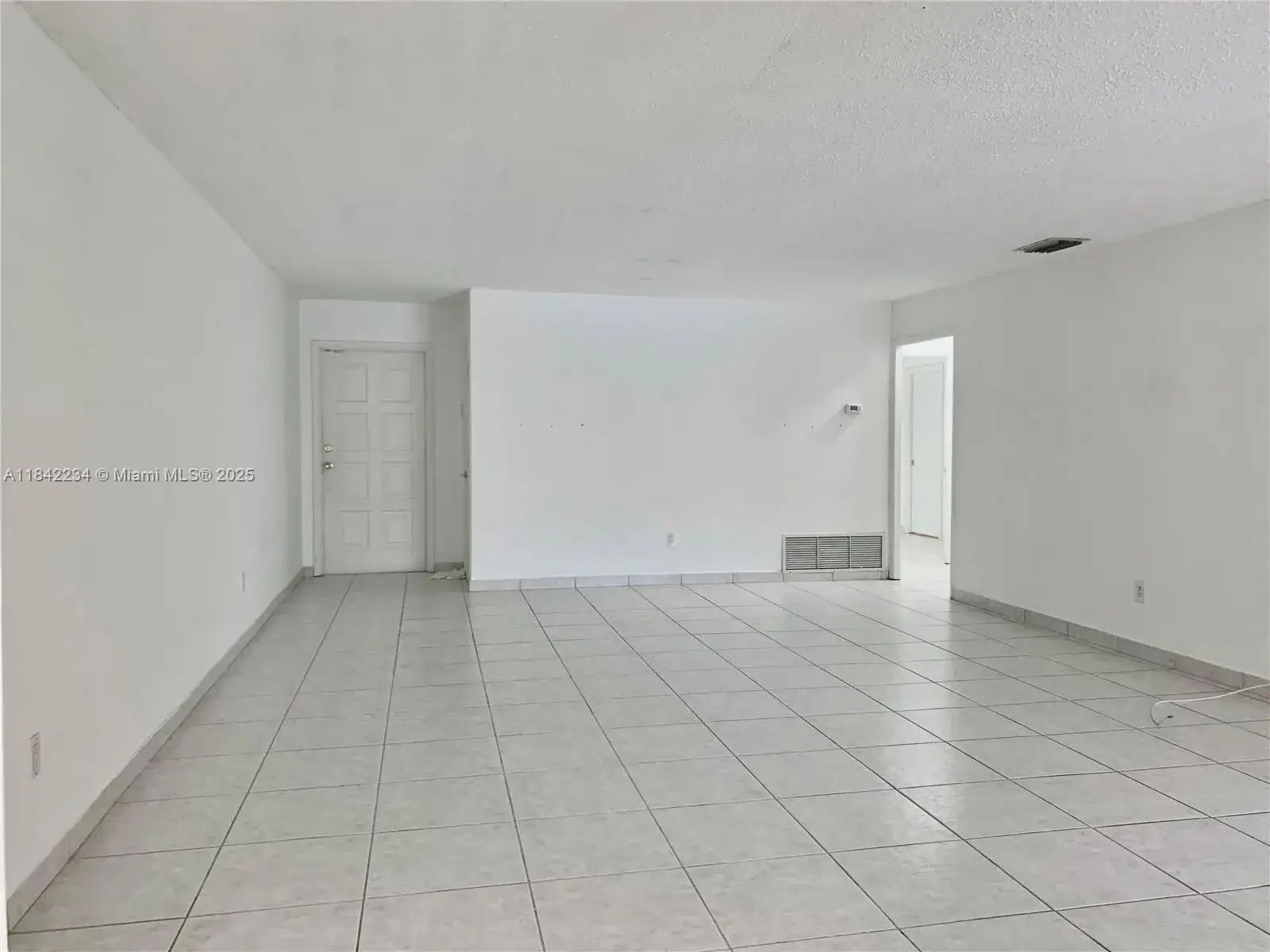 6910 Holly Rd, Miami Lakes FL 33014 photo 5