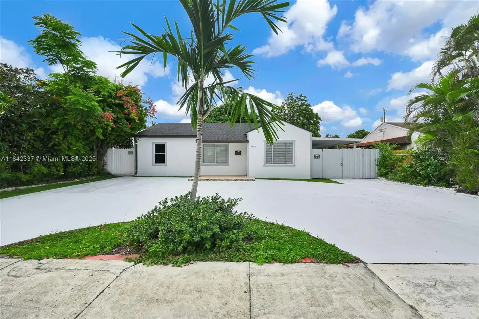 840 NE 4th Pl, Hialeah FL 33010 photo 2