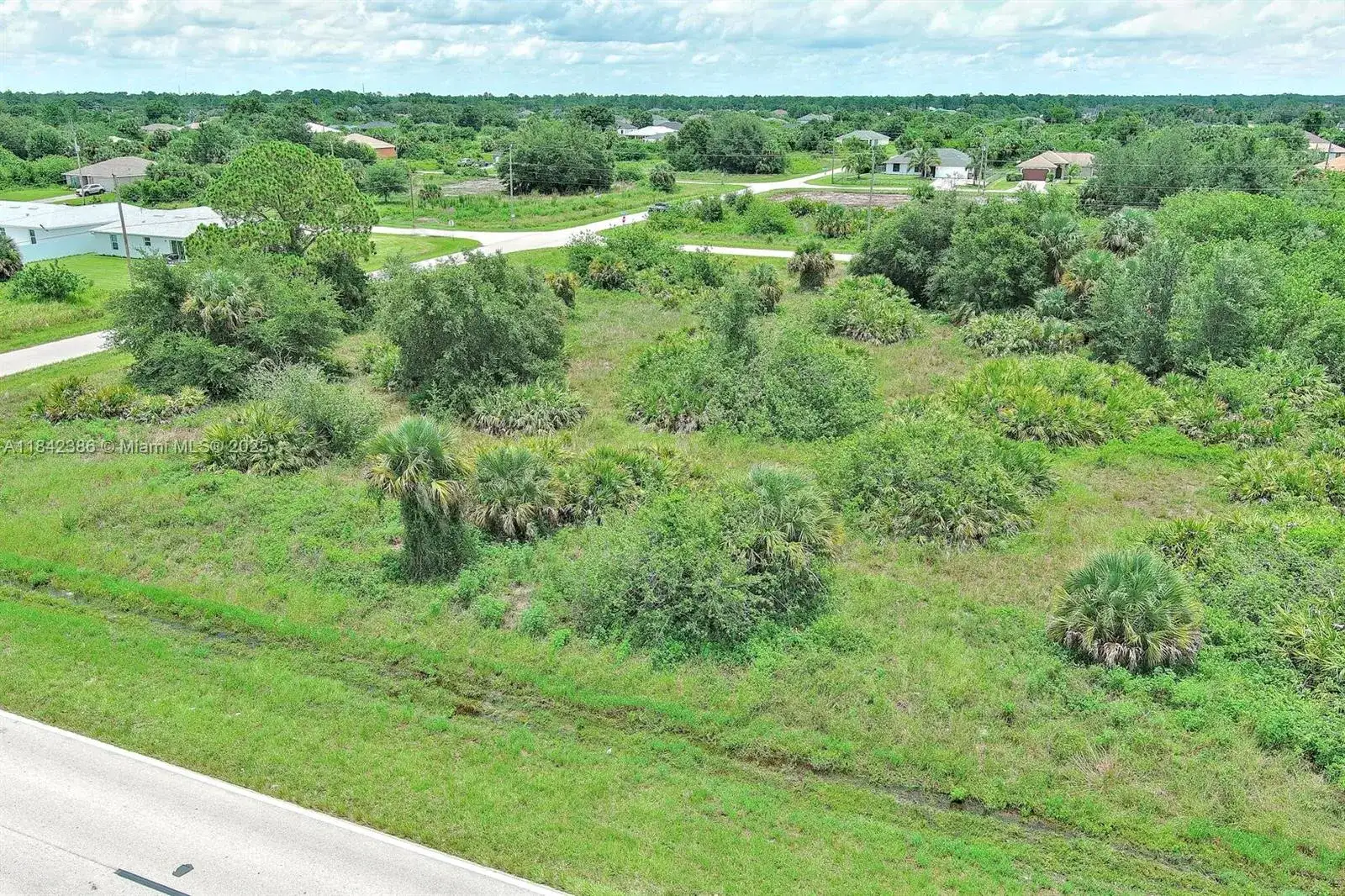 841 Milwaukee Blvd, Lehigh Acres FL 33974 photo 3