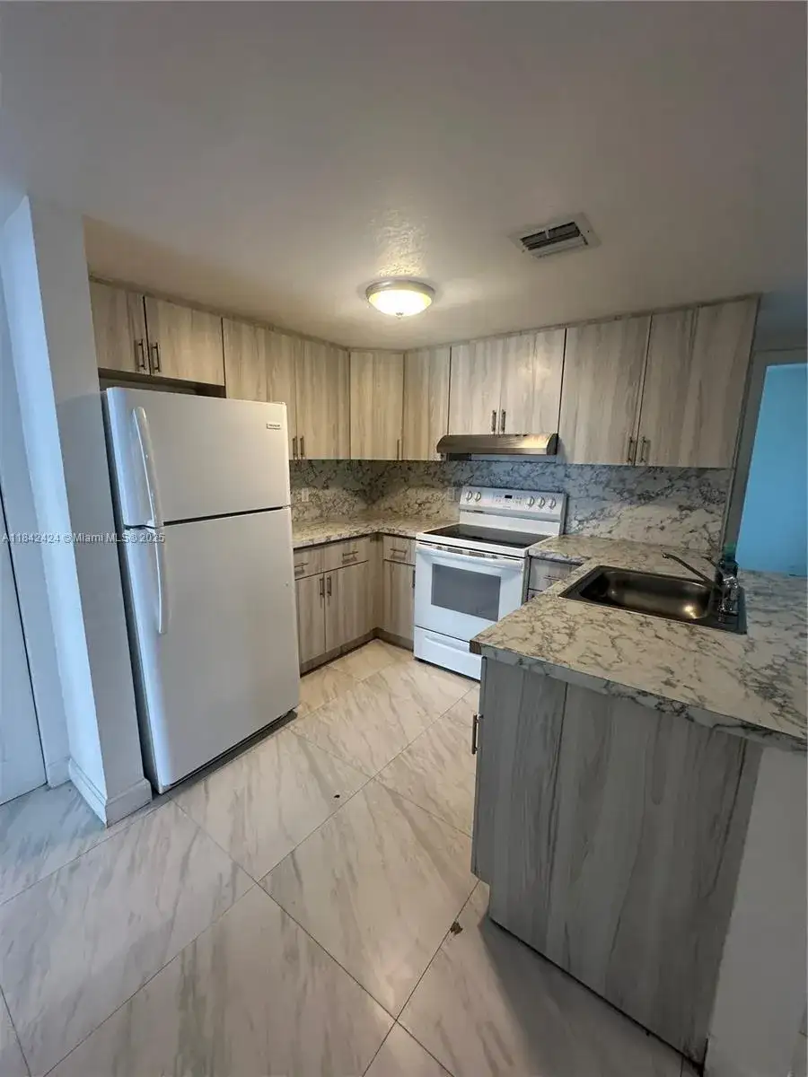 3901 NW 9th Ave # 2, Deerfield Beach FL 33064 photo 3