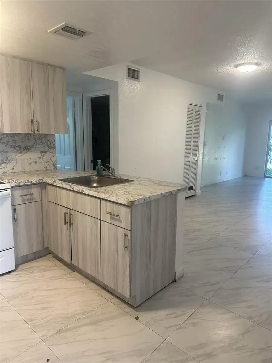 3901 NW 9th Ave # 2, Deerfield Beach FL 33064 photo 5