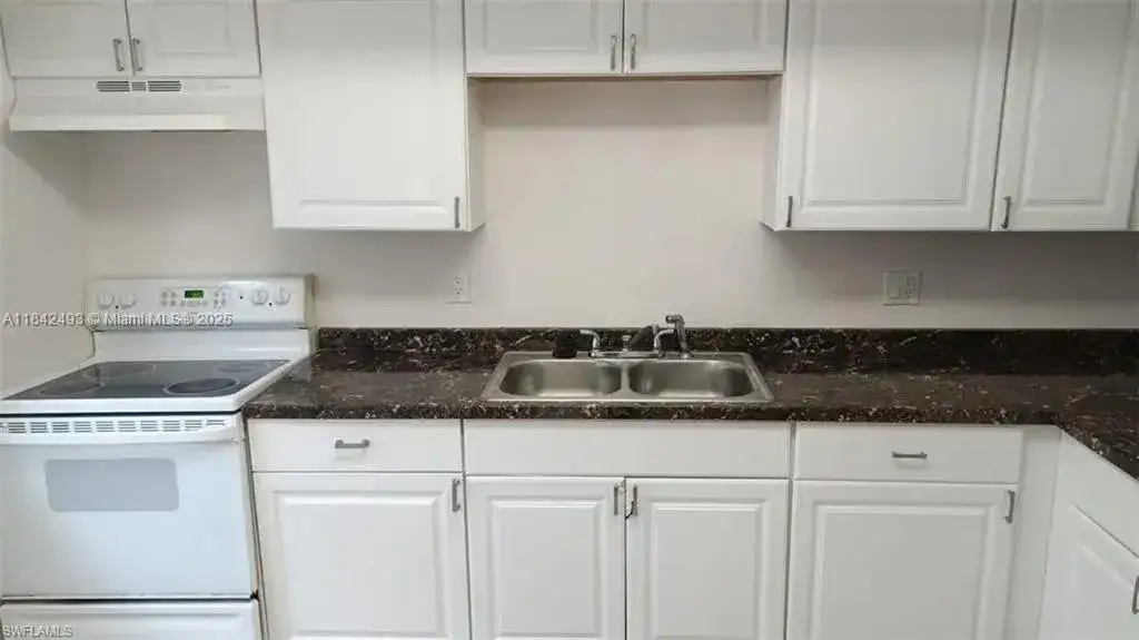 2524 Congress St # 4, Other City - In The State Of Florida FL 33901 photo 5