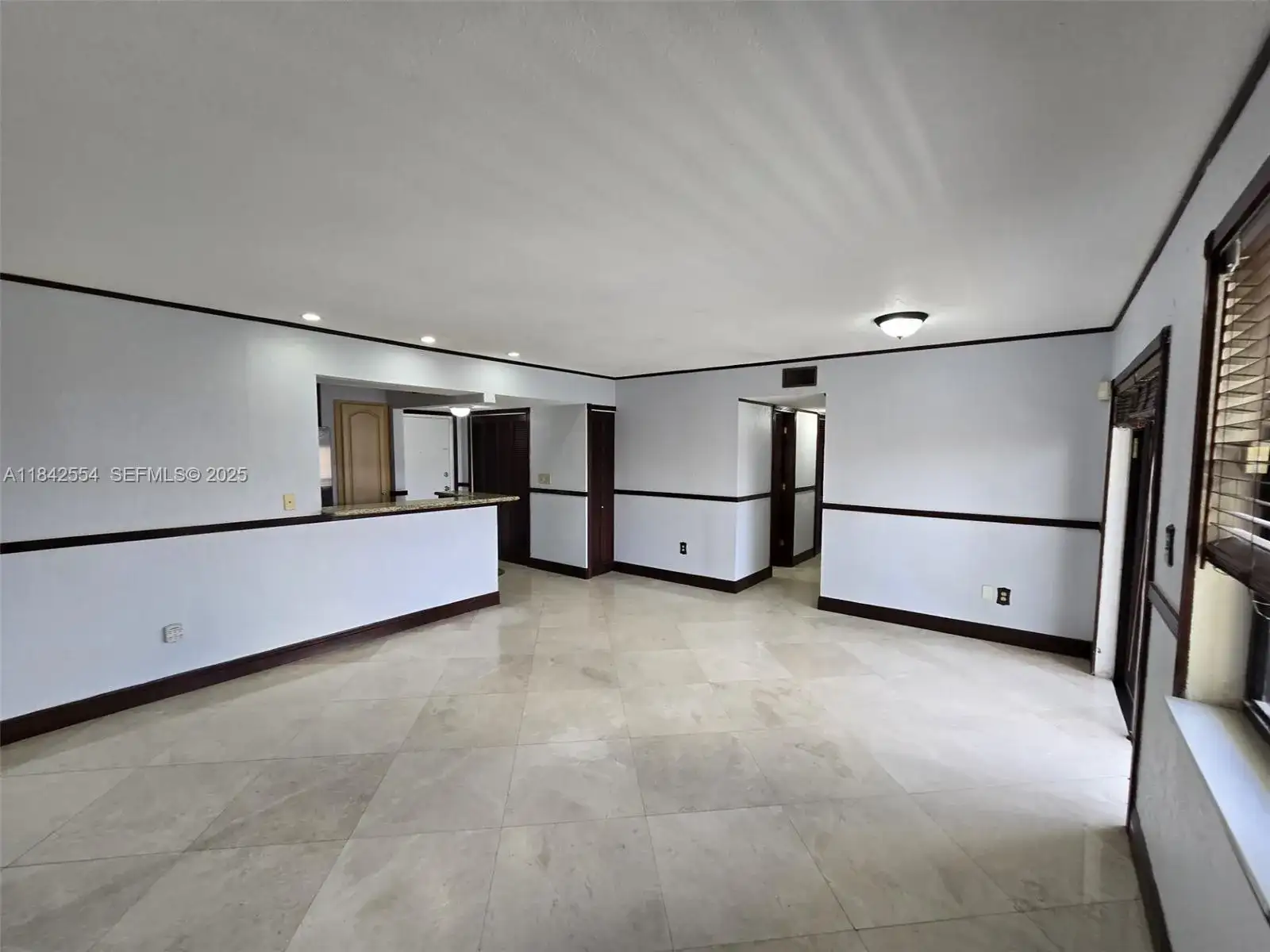8425 NW 8th St # 307, Miami FL 33126 photo 2