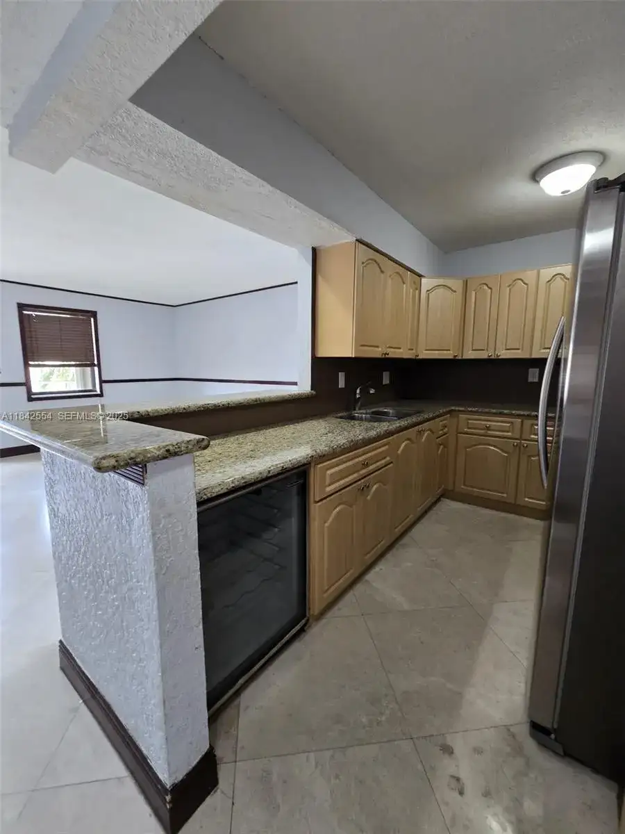 8425 NW 8th St # 307, Miami FL 33126 photo 4