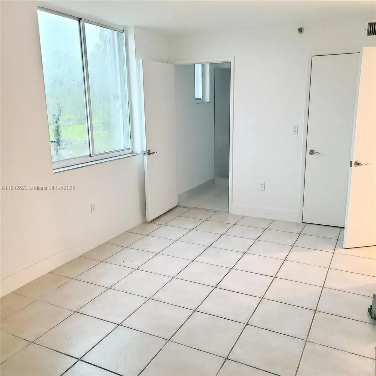 1010 NW 11th St # 408, Miami FL 33136 photo 4