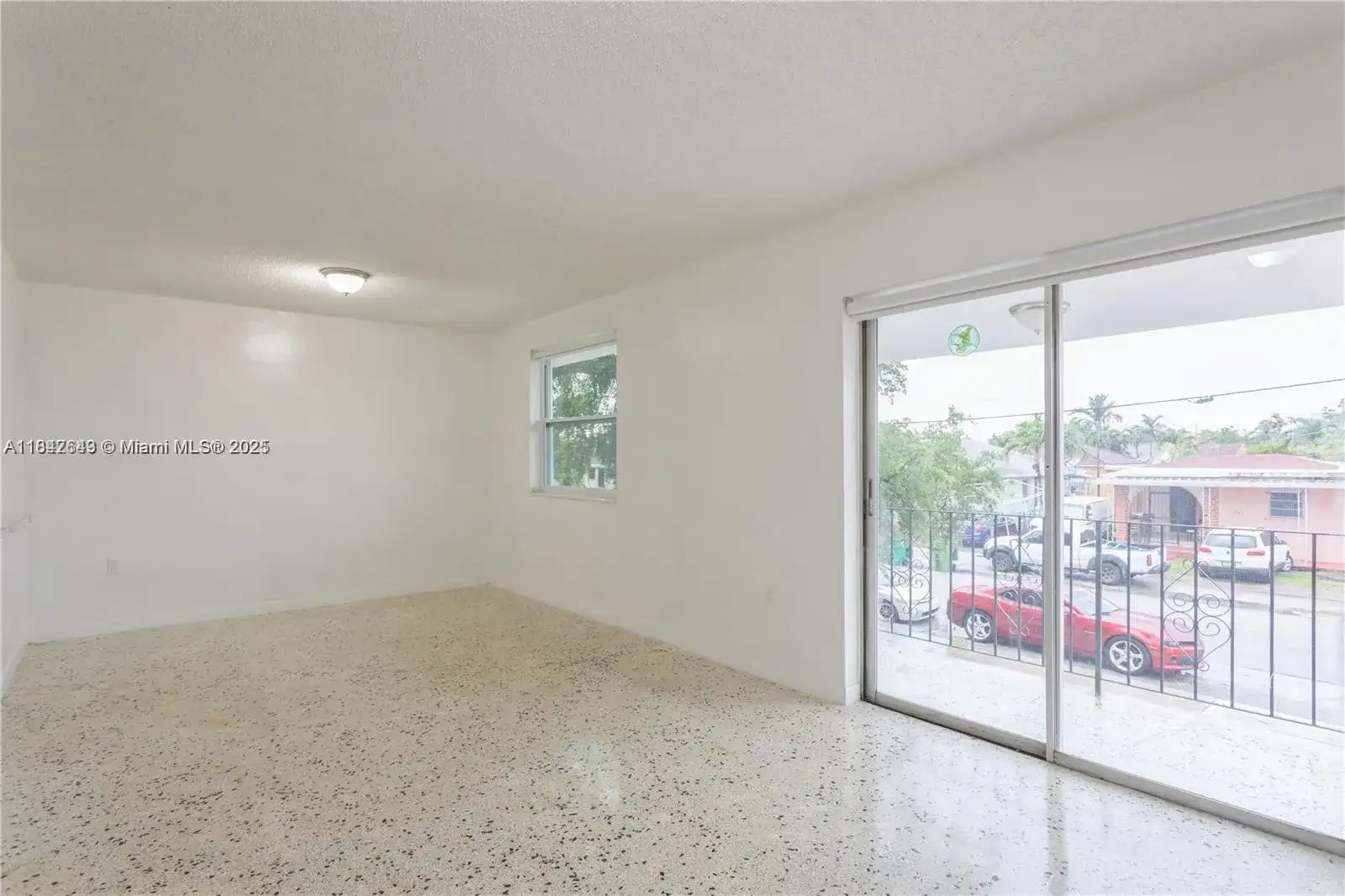 3290 NW 4th St # 3290, Miami FL 33125 photo 4