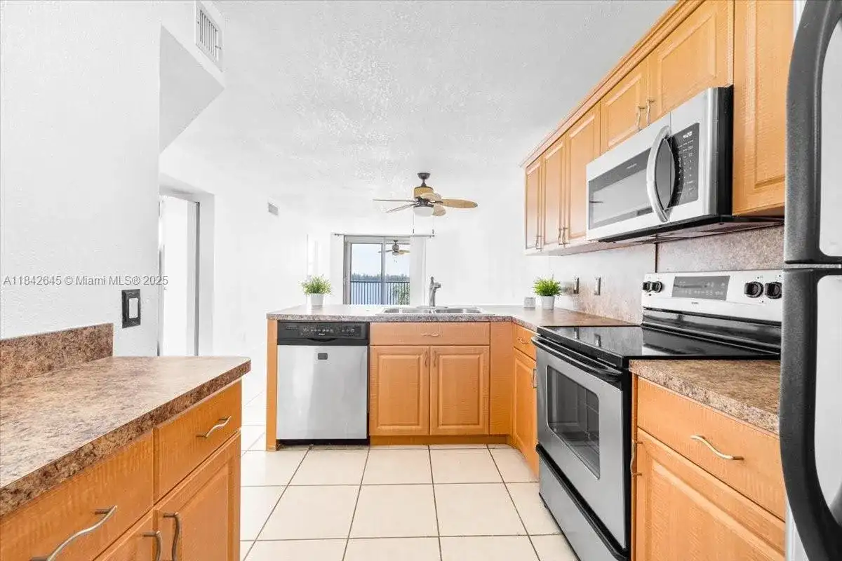 110 Lake Emerald Dr # 403, Oakland Park FL 33309 photo 3