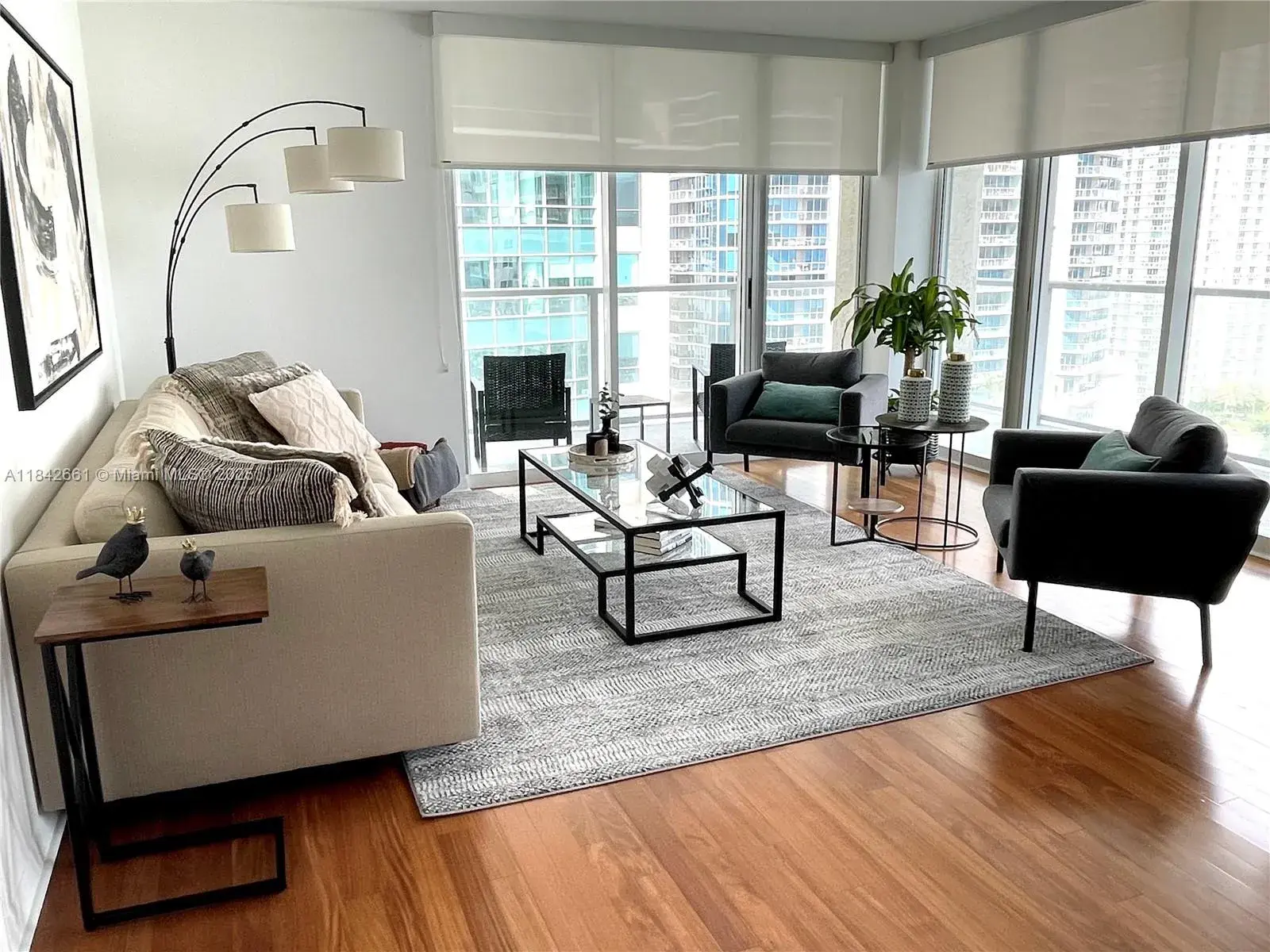 3 bedroom 2 bath Residential for sale at 1155 Brickell Bay Dr # 2802, Miami FL 33131