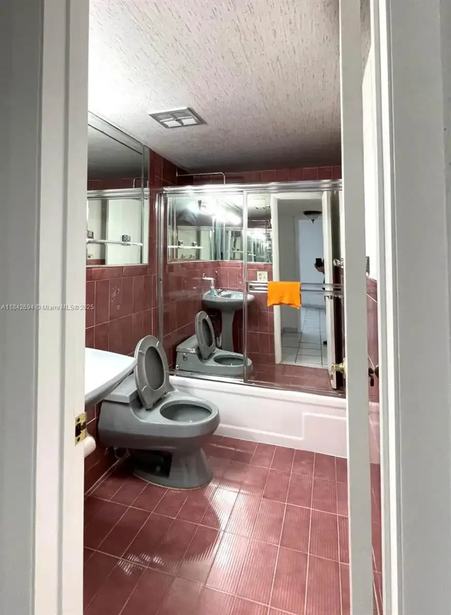 6575 W 4th Ave # 311, Hialeah FL 33012 photo 5
