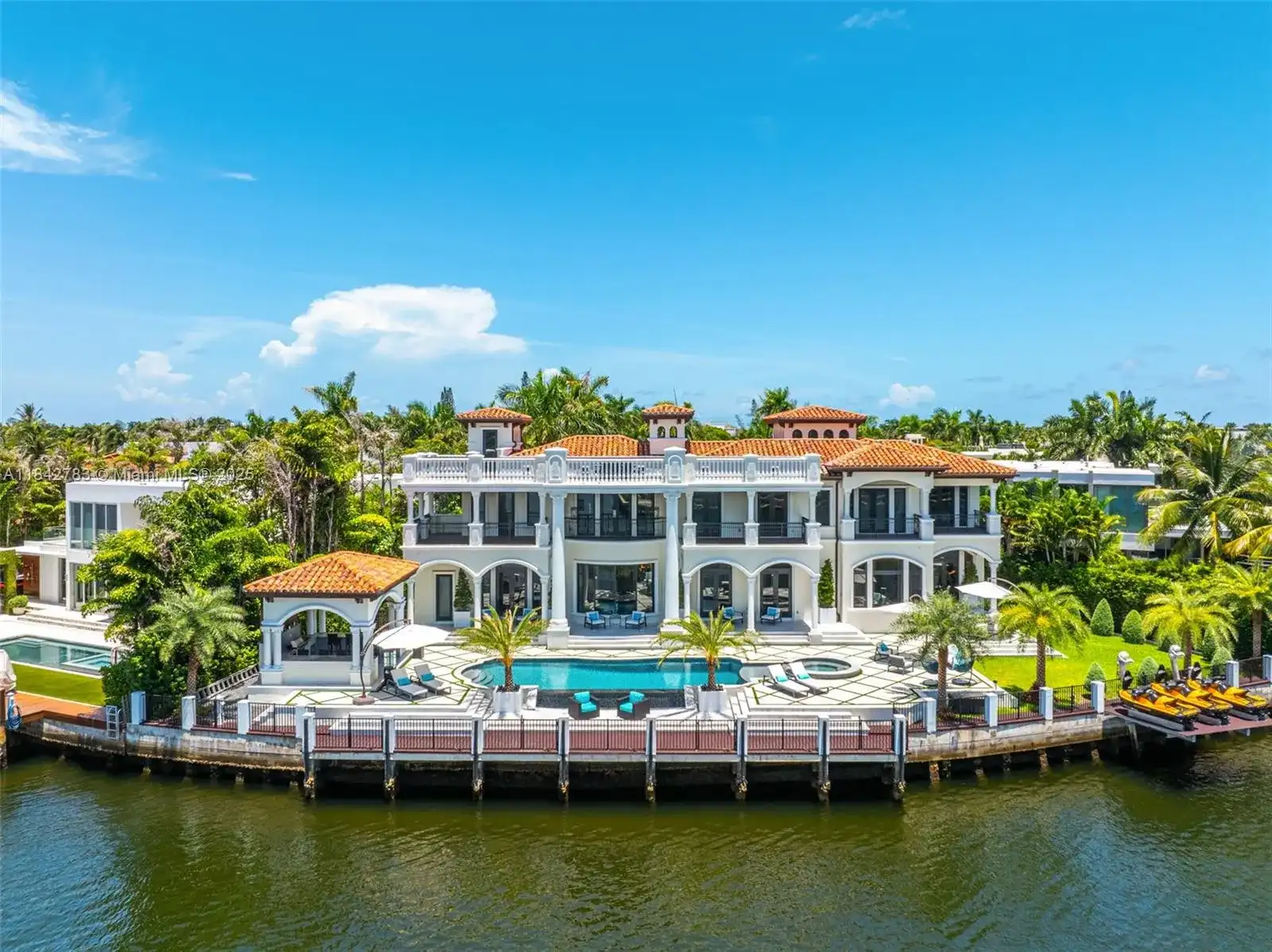498 N Parkway Pkwy, Golden Beach FL 33160