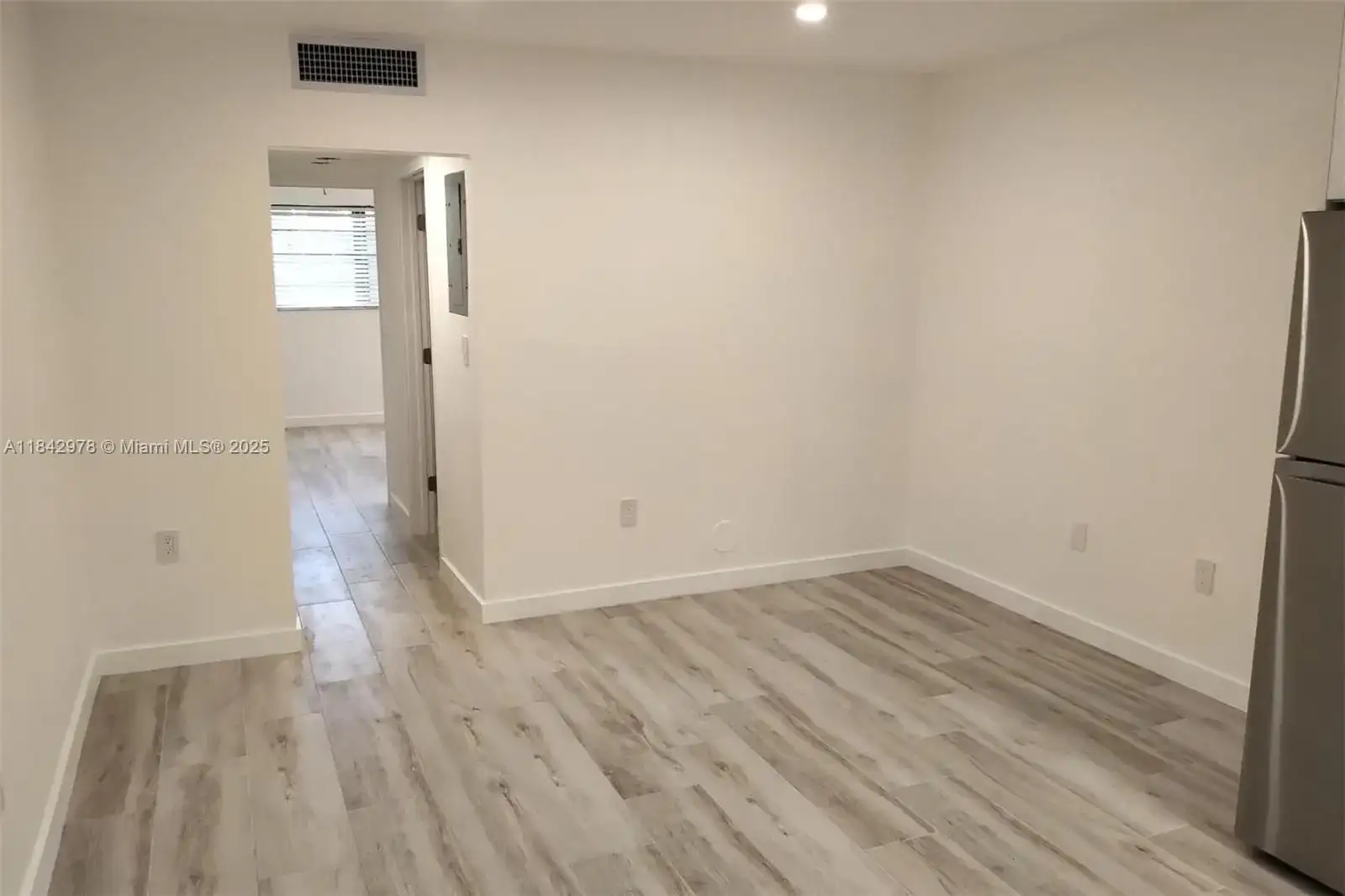 846 Lenox Ave # 209, Miami Beach FL 33139 photo 2