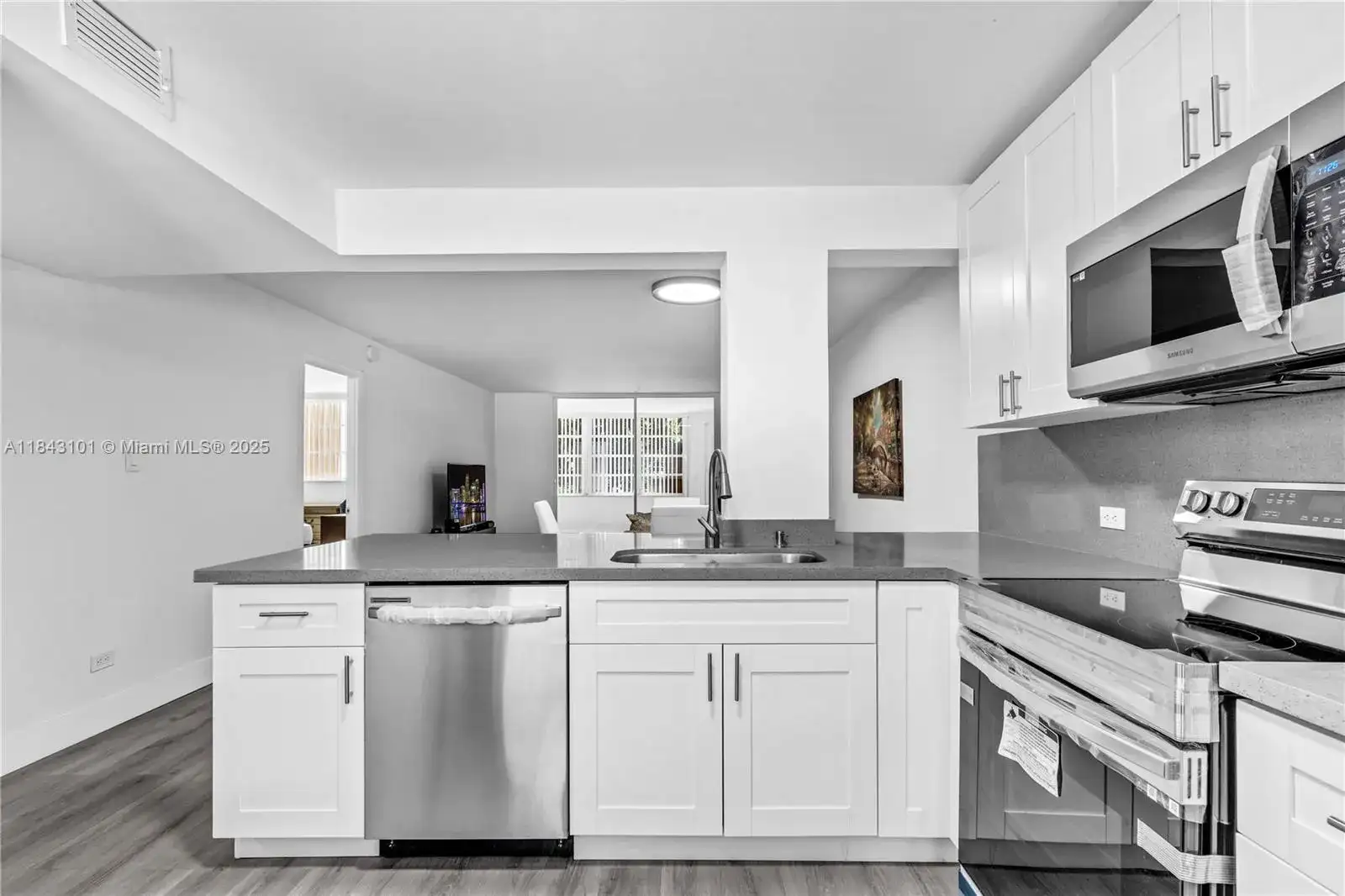 445 NE 195th St # 125, Miami FL 33179 photo 2