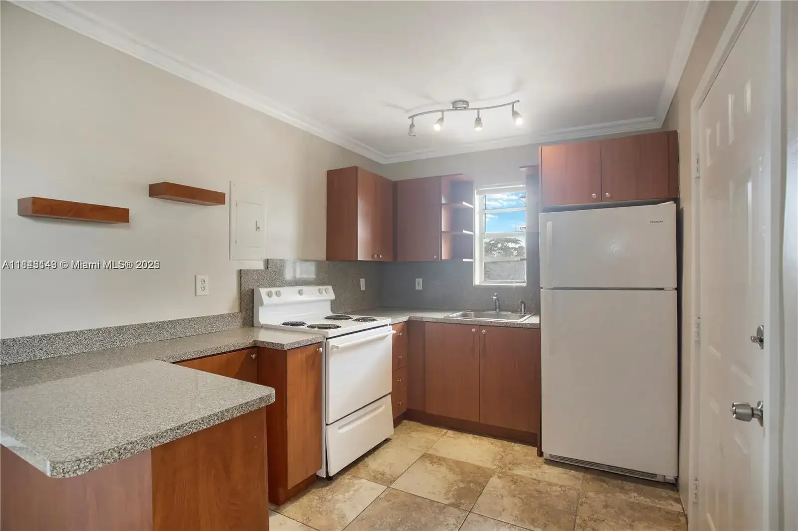 1020 SW 7th St # 9, Miami FL 33130 photo 2