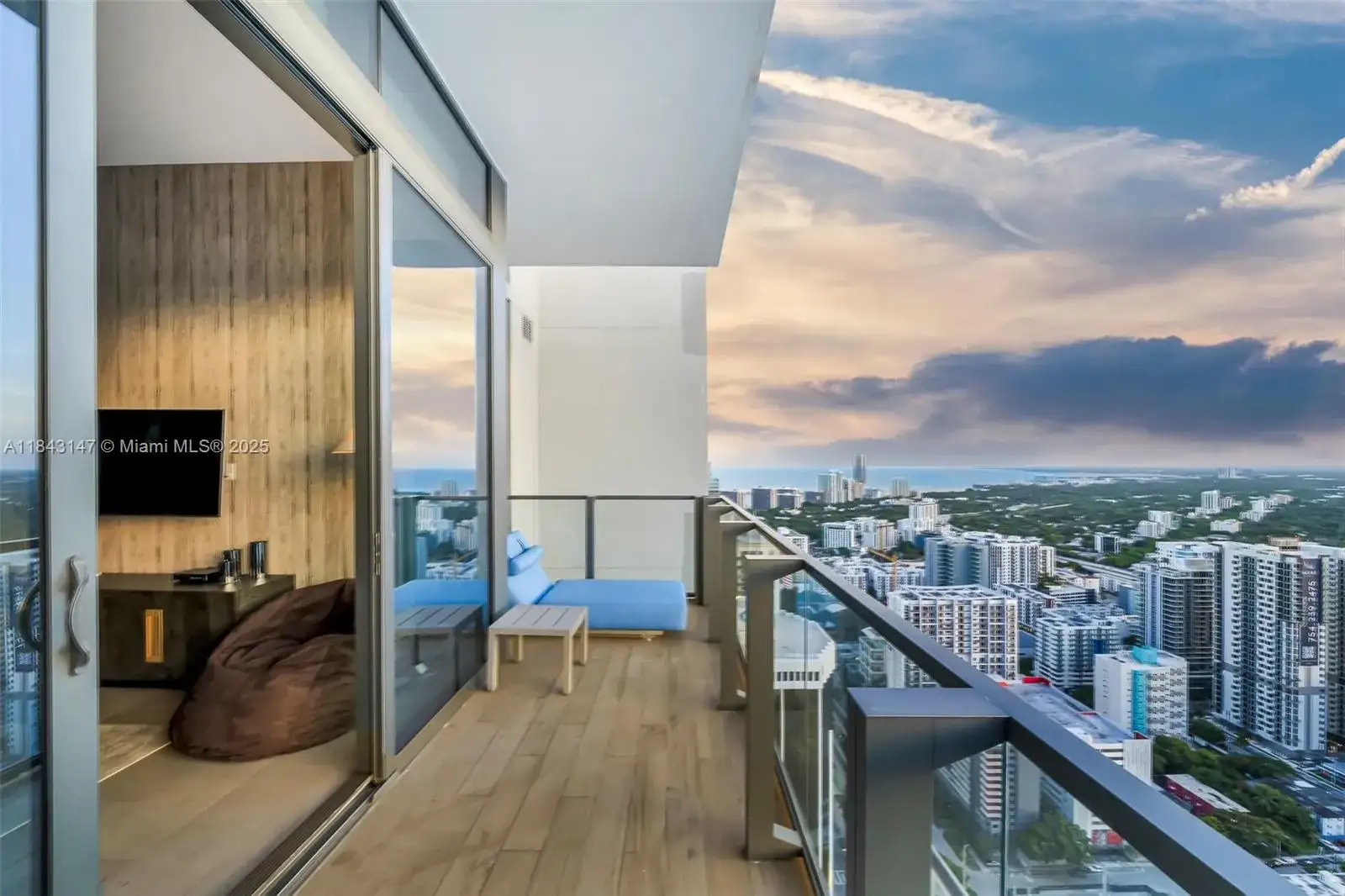 88 SW 7th St # 4006, Miami FL 33130 photo 3