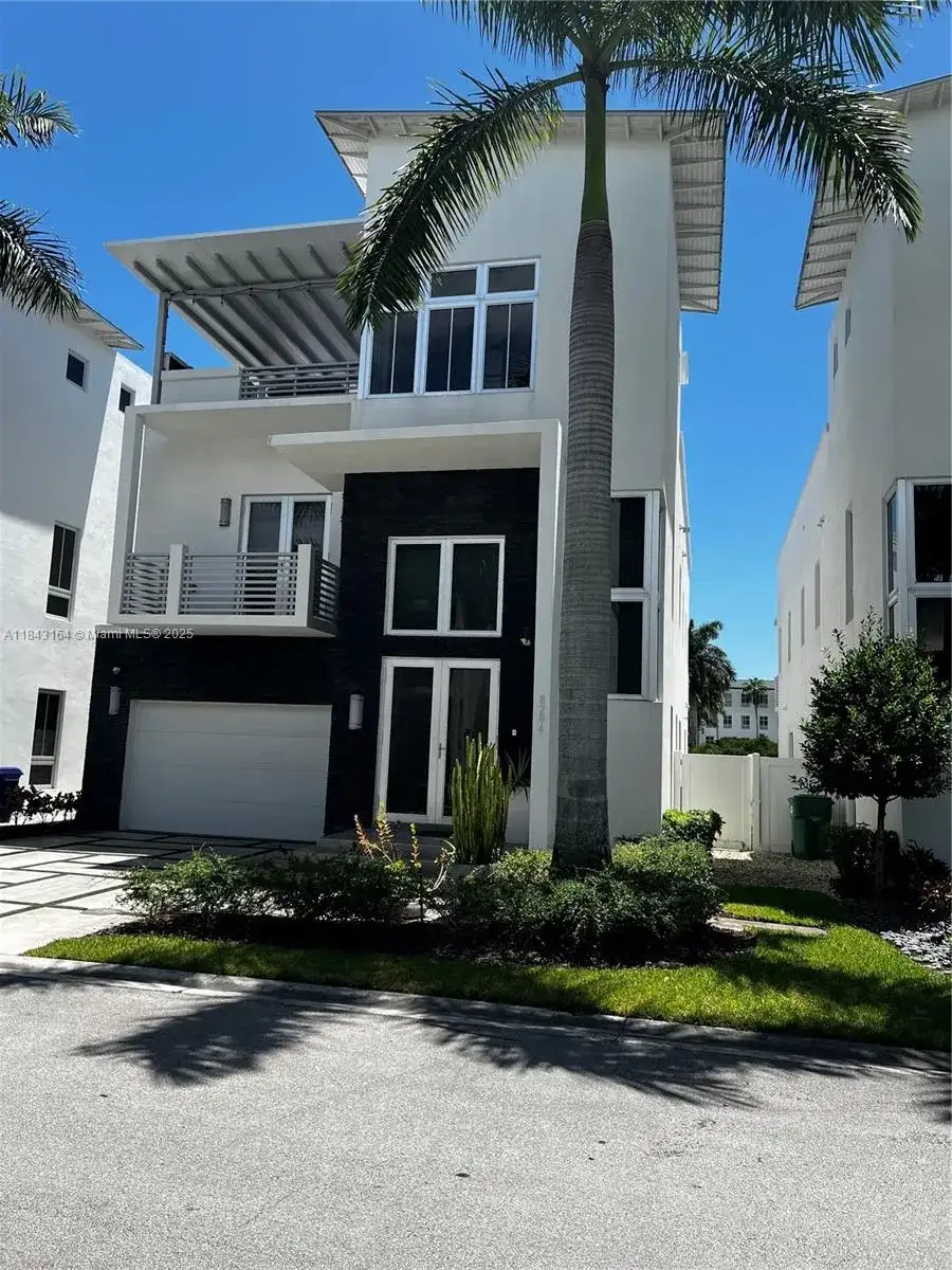 8286 NW 33rd Ter, Doral FL 33122 photo 3